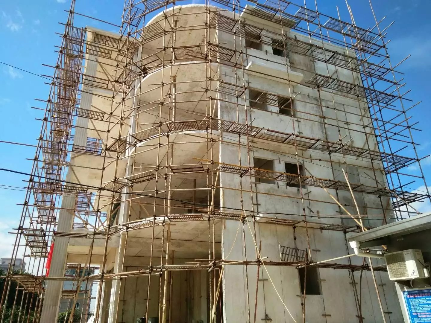 岢岚星河绿色环保装配式建材在福建修建的五层别墅建筑